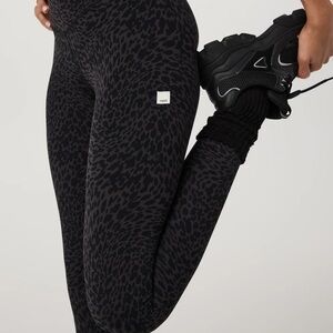Vuori All TheForm Legging in Black Blurred Torrent XS